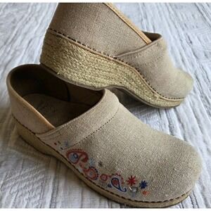 Dansko Vegan Embroidered Linen Clogs Size 42 Boho Espadrille Platform Mules
